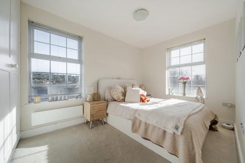 1 bedroom apartment to rent, Station Road Loudwater HP10