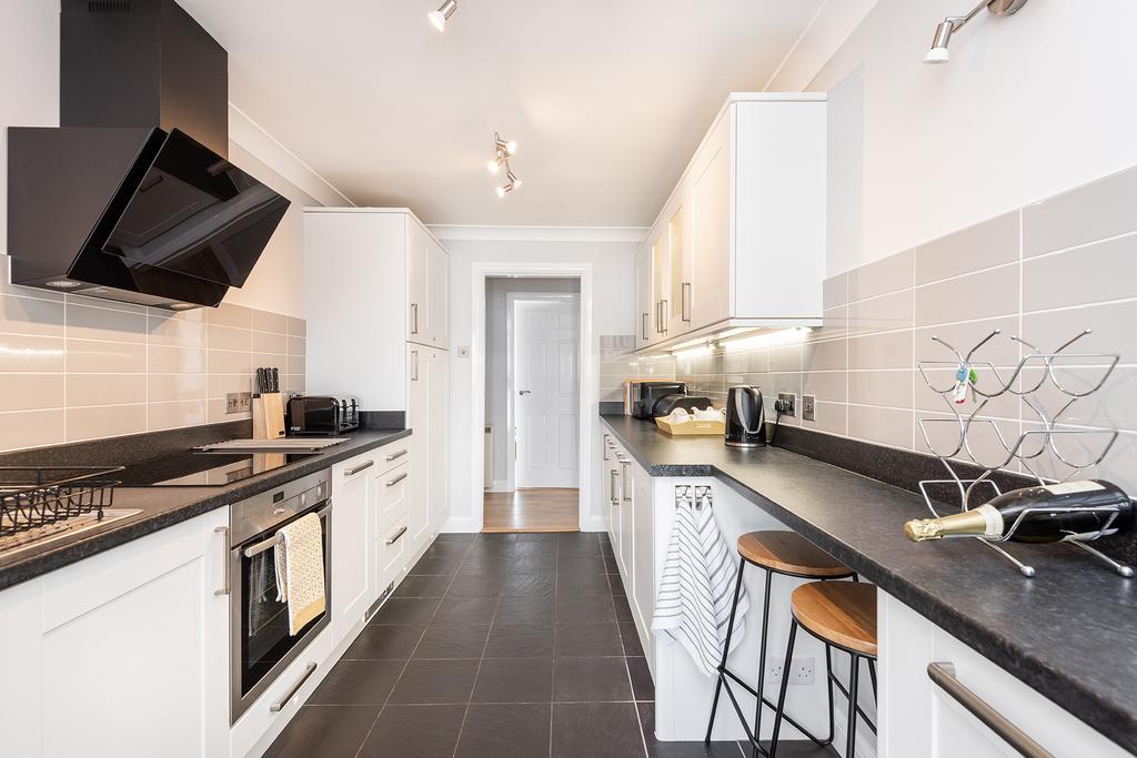 17 Kitchen