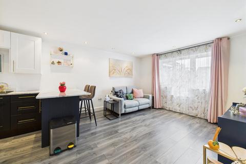 1 bedroom apartment for sale, Coleridge Drive, Ruislip HA4