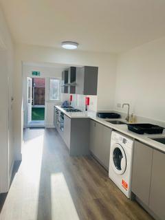 1 bedroom in a house share to rent, North Hyde Road, Hayes UB3