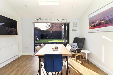 2 bedroom end of terrace house for sale, Rodgers Close, Elstree