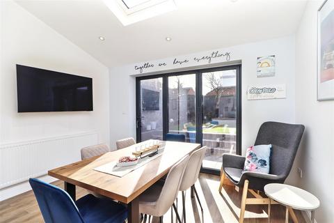 2 bedroom end of terrace house for sale, Rodgers Close, Elstree