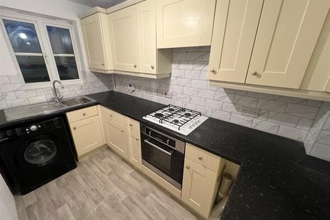 2 bedroom terraced house to rent, Springham Drive, Colchester CO4