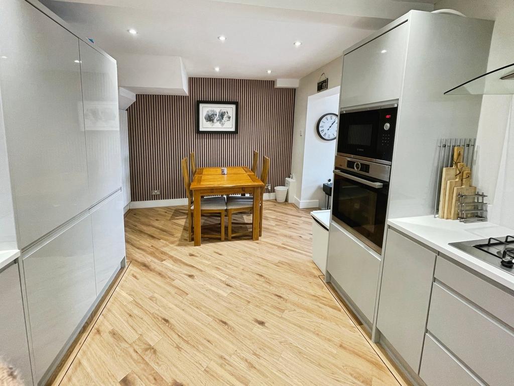 Kitchen/Dining Area