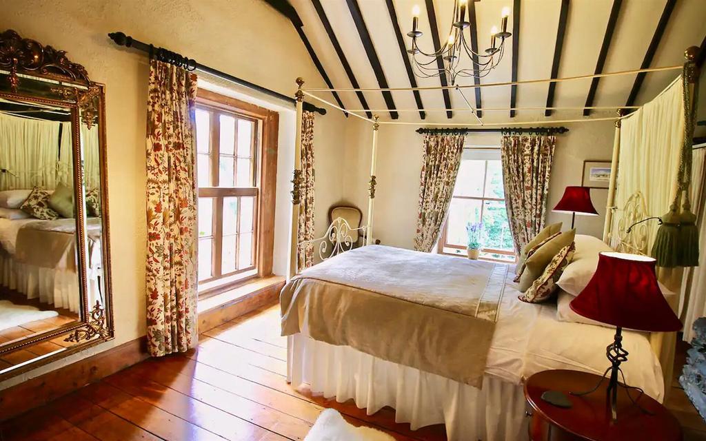Coedfa-bach-0002 master-bedroom-north-wales-1920x1