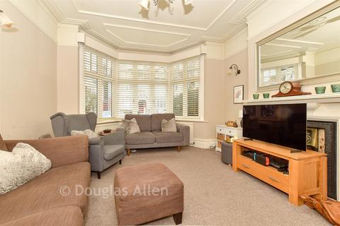 4 bedroom end of terrace house for sale, Empress Avenue, Woodford Green, Essex
