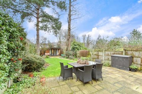 undefined, Empress Avenue, Woodford Green IG8