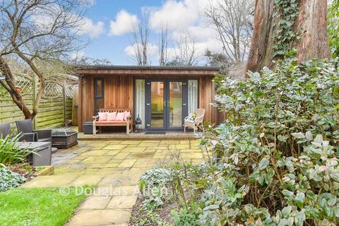 4 bedroom end of terrace house for sale, Empress Avenue, Woodford Green IG8