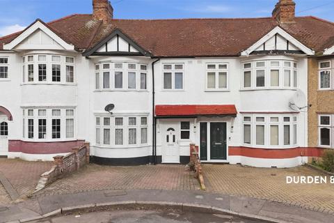3 bedroom terraced house to rent, Kingsway, Woodford Green, IG8