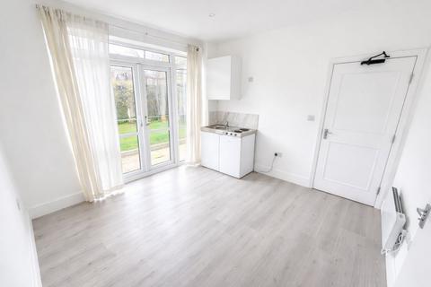 Studio to rent, Colville Road, Waltham Forest, London, Greater London