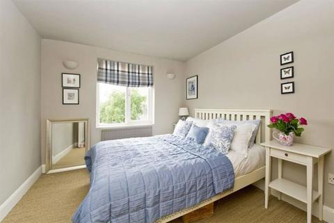 2 bedroom flat to rent, Castelnau, London SW13