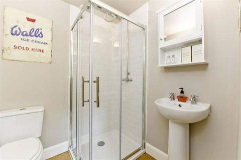 2 bedroom flat to rent, Castelnau, London SW13