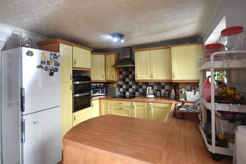 3 bedroom semi-detached house for sale, Sandway Drive, Camblesforth, Selby