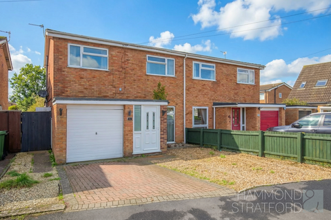 3 bedroom semi-detached house for sale, Harvey Close, Hethersett