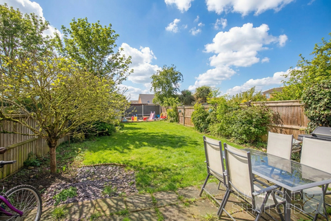 3 bedroom semi-detached house for sale, Harvey Close, Hethersett