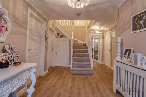 4 bedroom detached house for sale, Oxclose Park Gardens, Halfway, Sheffield, S20
