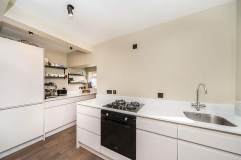 2 bedroom flat for sale, Fieldhouse Road, London SW12