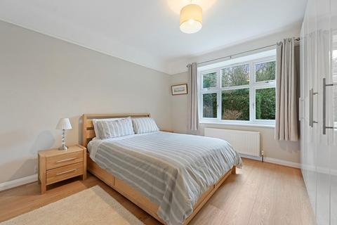 2 bedroom ground floor flat for sale, Hamilton, Road Ealing