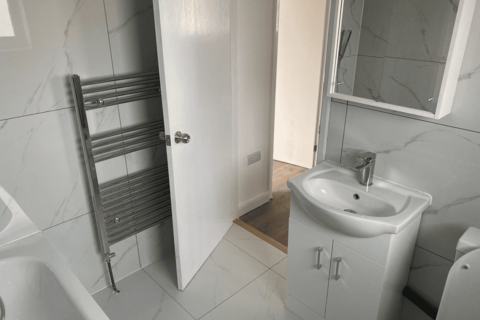 undefined, Home Gardens, Dagenham, RM10