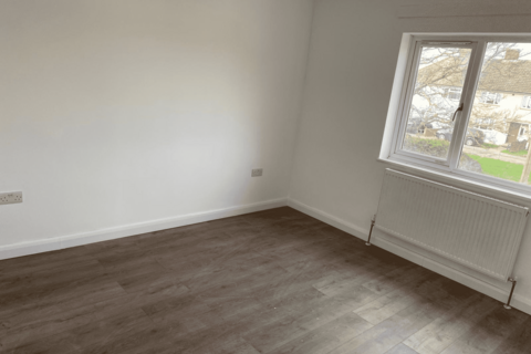 3 bedroom semi-detached house to rent, Home Gardens, Dagenham, RM10