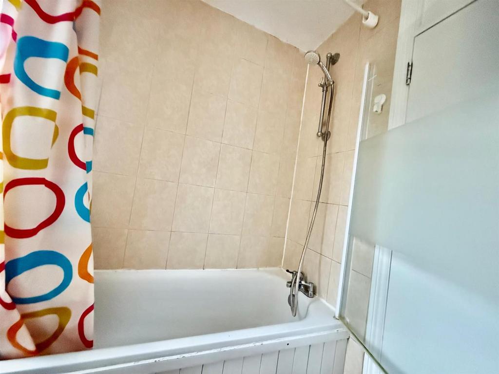Whats App Image 2026-01-15 at 15.46.48 bathtub.jpeg