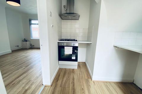 3 bedroom terraced house to rent, Bolan Street, Liverpool, L13