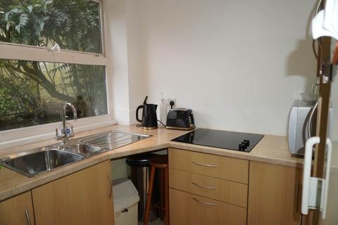 2 bedroom maisonette to rent, Fieldend Road, Pinner