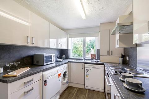 5 bedroom house to rent, Langdale Avenue, Leeds