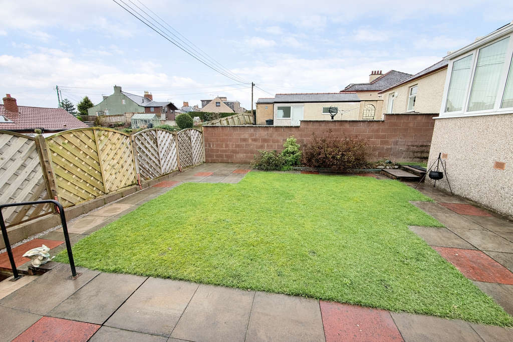 307 Annan Road, Dumfries DG1 3 JB - Braidwoods Soli