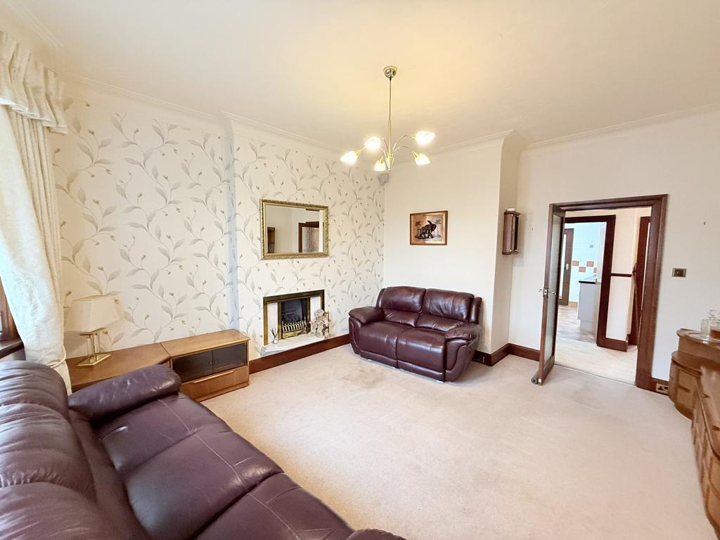 307 Annan Road, Dumfries DG1 3 JB - Braidwoods Soli