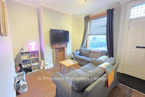 3 bedroom terraced house to rent, Harold Terrace, Hyde Park LS6
