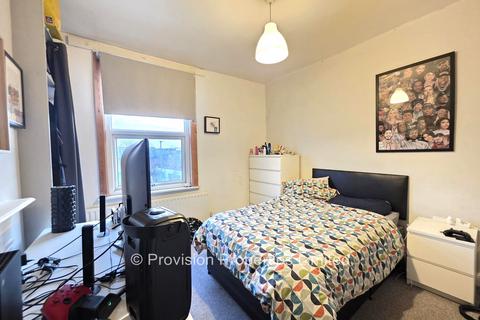 3 bedroom terraced house to rent, Harold Terrace, Hyde Park LS6
