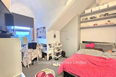 3 bedroom terraced house to rent, Harold Terrace, Hyde Park LS6