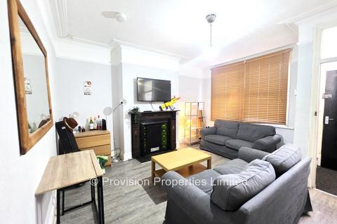 3 bedroom terraced house to rent, Mayville Place, Hyde Park LS6