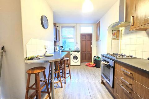 3 bedroom terraced house to rent, Mayville Place, Hyde Park LS6