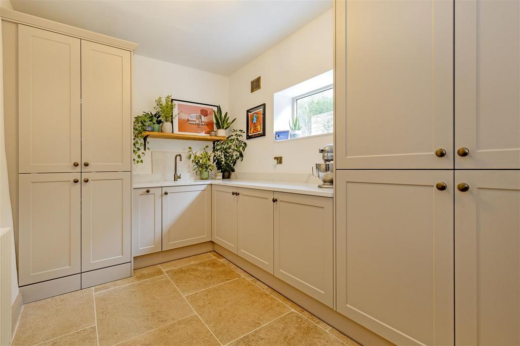 Utility Room-1.jpg