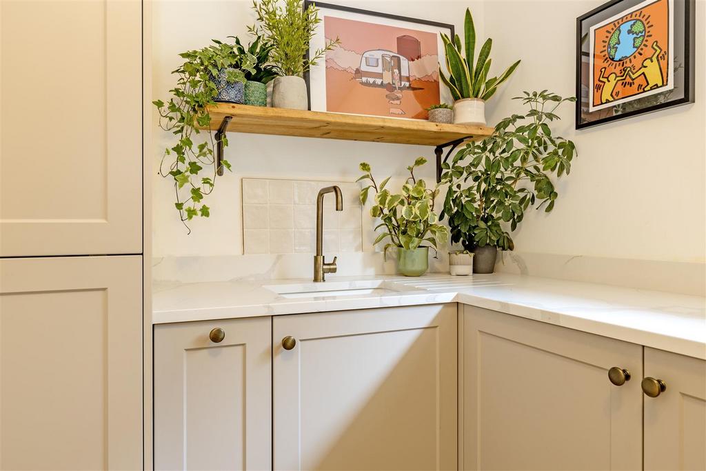 Utility Room-2.jpg