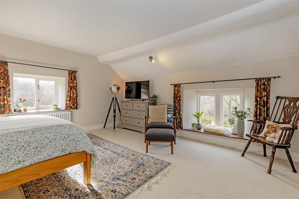 Bedroom 1-1.jpg
