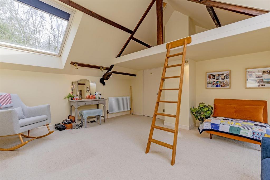 Bedroom 4-2.jpg