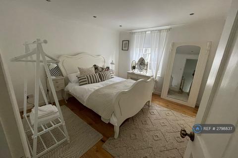 2 bedroom detached house to rent, East Parade, Hastings, TN34