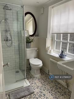 2 bedroom detached house to rent, East Parade, Hastings, TN34