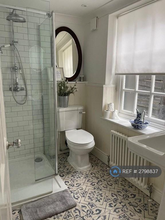 Middle Floor Bathroom