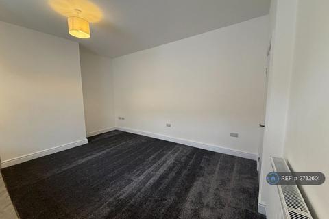 2 bedroom end of terrace house to rent, George St, Cleckheaton, BD19