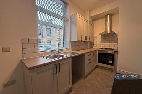 2 bedroom end of terrace house to rent, George St, Cleckheaton, BD19