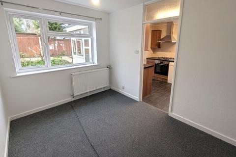 3 bedroom semi-detached house to rent, Milton Road, Addlestone KT15