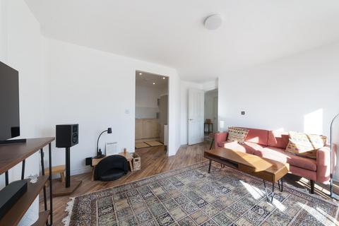 2 bedroom apartment to rent, Locksons Close, London, E14