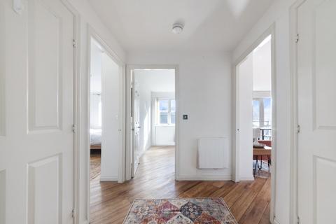 2 bedroom apartment to rent, Locksons Close, London, E14