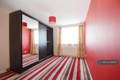 3 bedroom maisonette to rent, Grove Road, Emmer Green, Reading, RG4