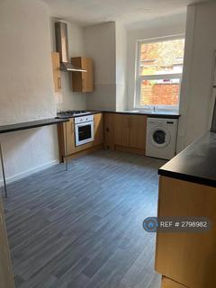 2 bedroom terraced house to rent, Pinnington Road, Manchester, M18