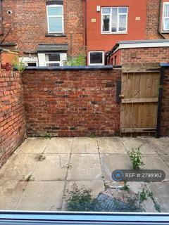 2 bedroom terraced house to rent, Pinnington Road, Manchester, M18